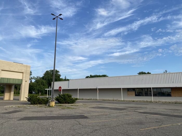 South Flint Plaza - June 21 2022 Photo (newer photo)